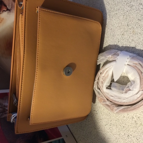 Pixie Mood Zoe crossbody bag in honey - Picture 3 of 5